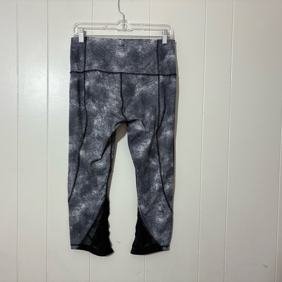 Lululemon Essential Rhythm Crop Full Luxtreme Legging White Black Mesh Size 10 - Picture 4 of 7